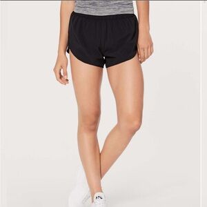 Lululemon Back In Action Short (2.5") Size 10
